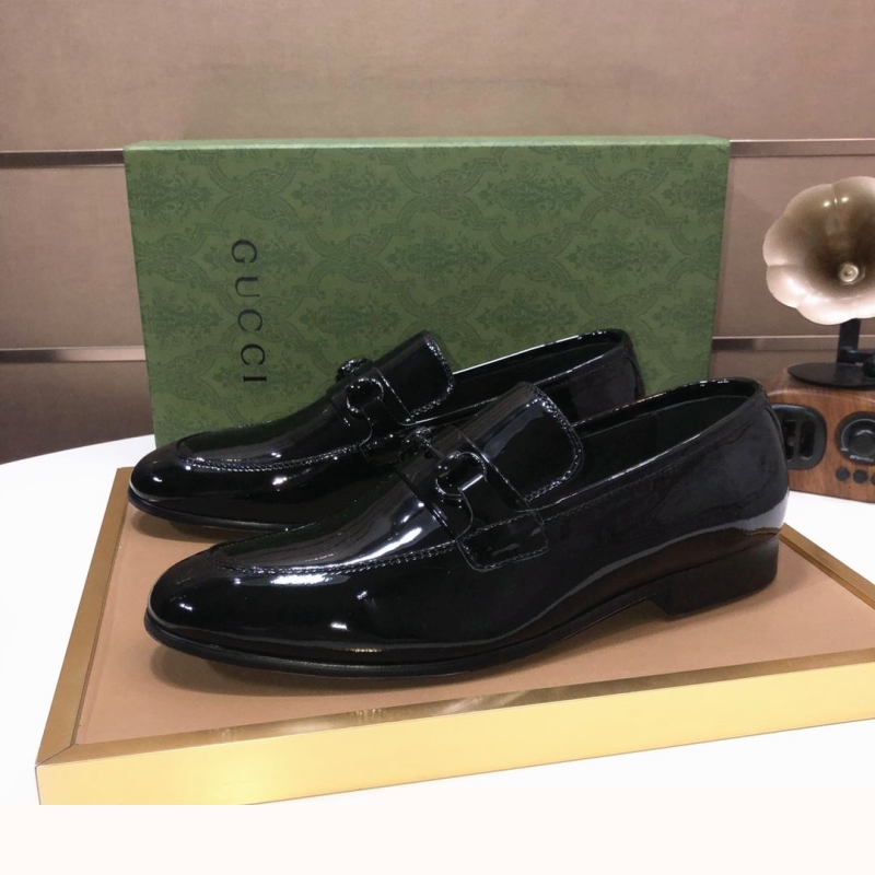 G*u*i leather shoes